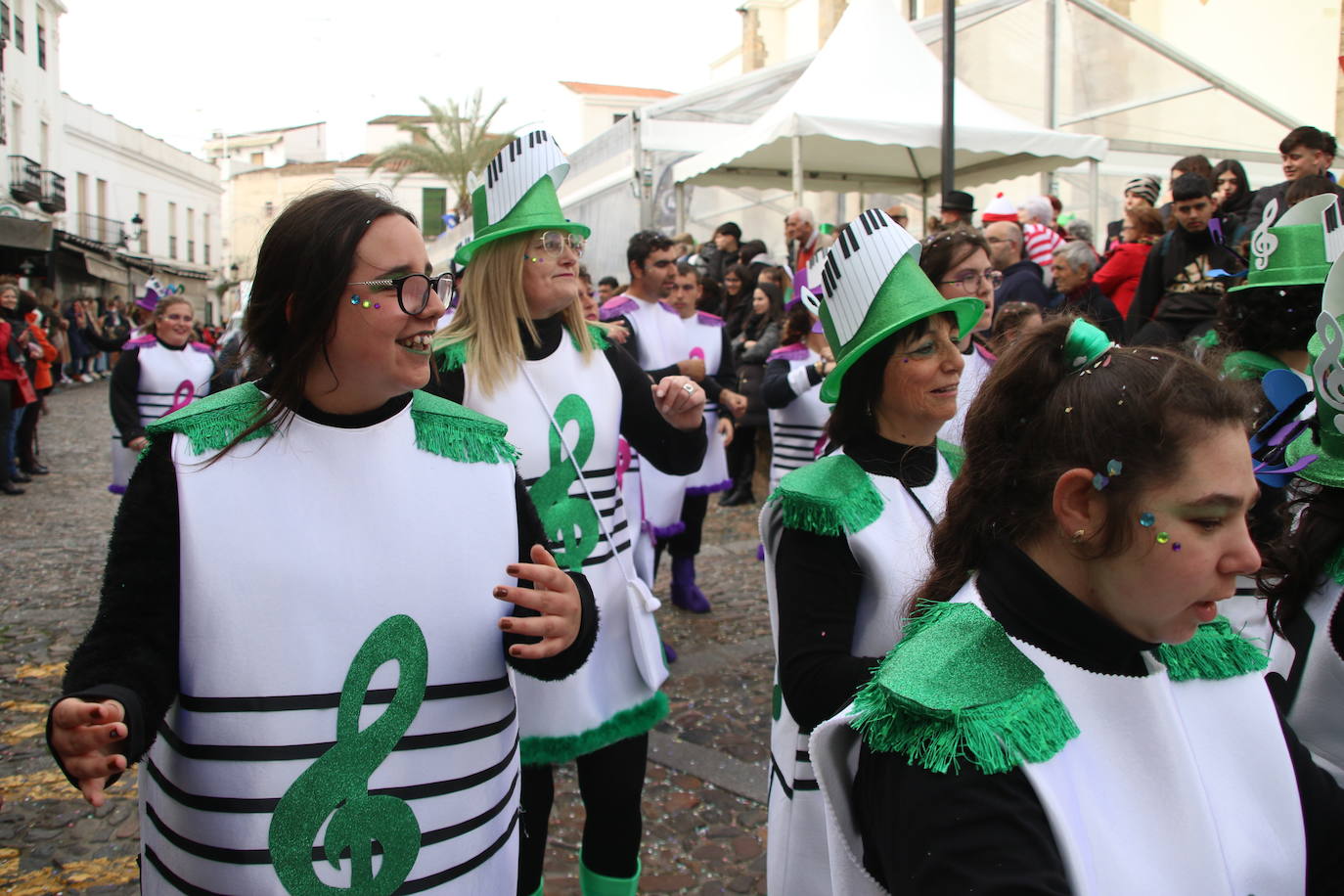 Fotos: Arranca el Carnaval en Jerez de los Caballeros con el desfile de los centros educativos