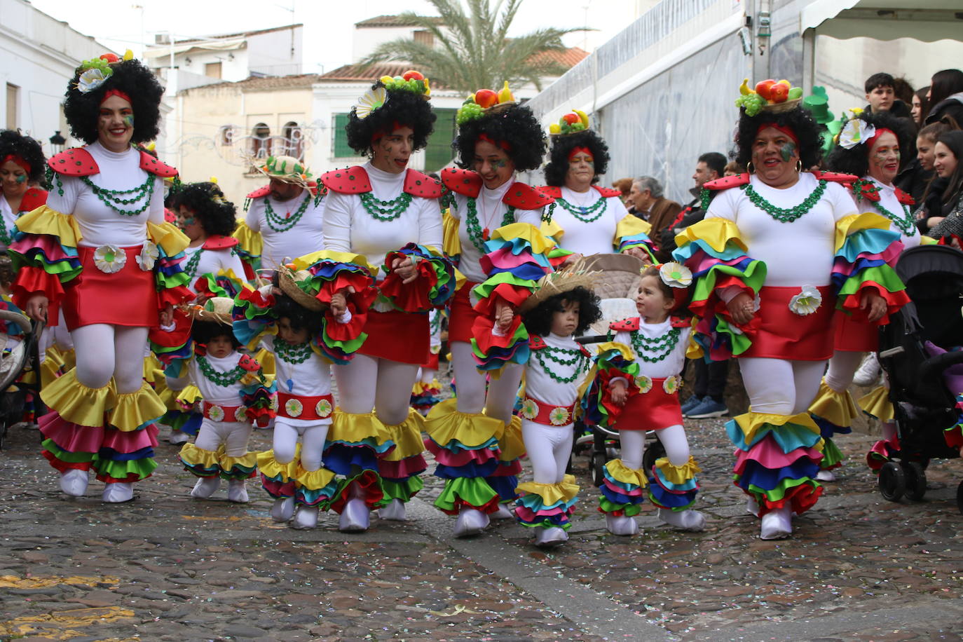 Fotos: Arranca el Carnaval en Jerez de los Caballeros con el desfile de los centros educativos