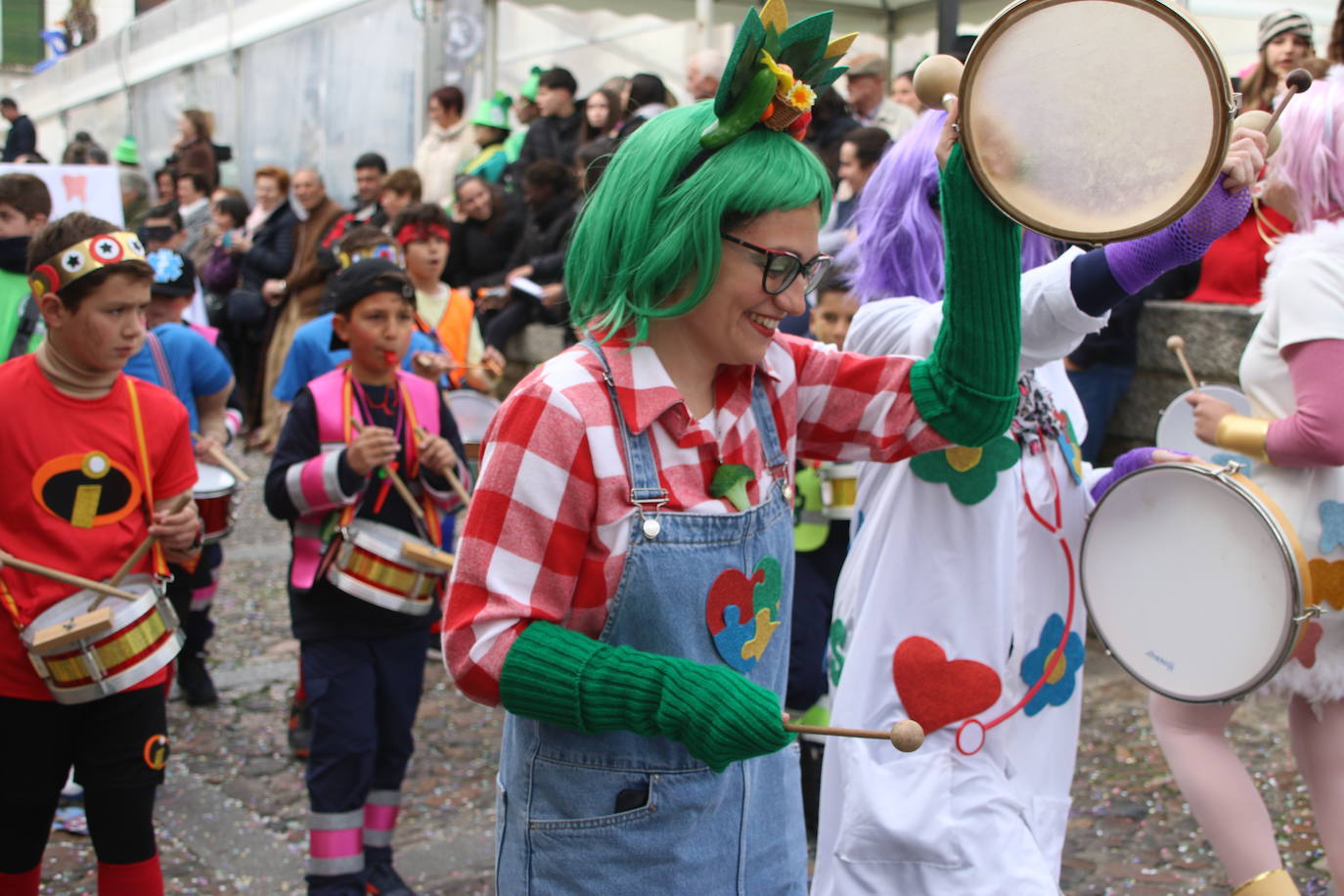 Fotos: Arranca el Carnaval en Jerez de los Caballeros con el desfile de los centros educativos
