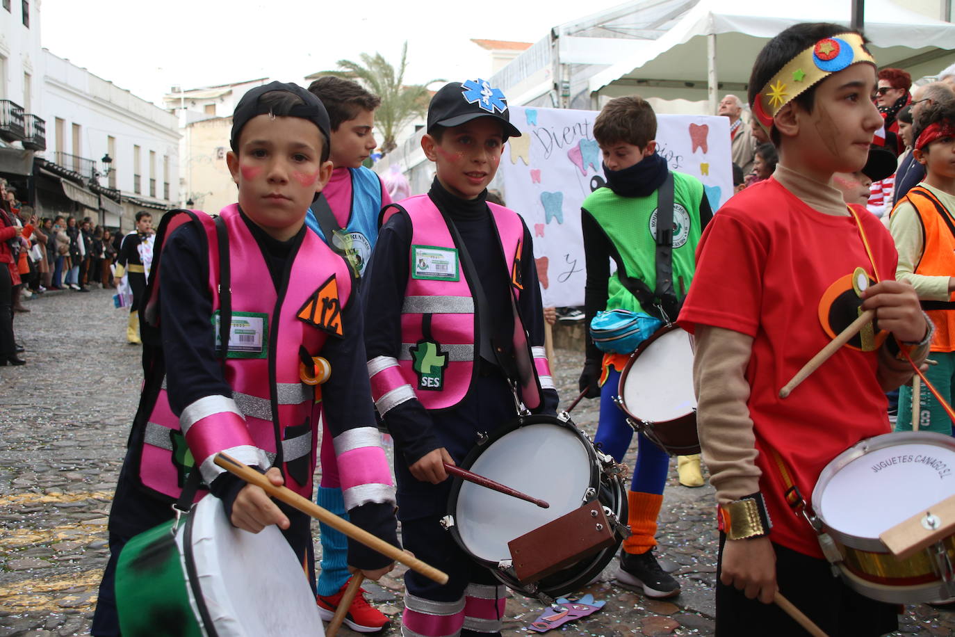Fotos: Arranca el Carnaval en Jerez de los Caballeros con el desfile de los centros educativos