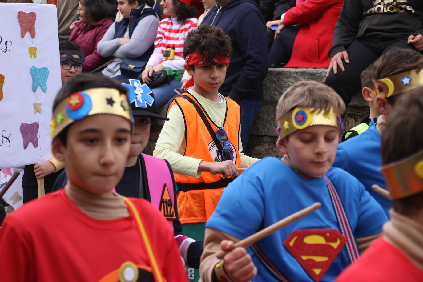 Fotos: Arranca el Carnaval en Jerez de los Caballeros con el desfile de los centros educativos