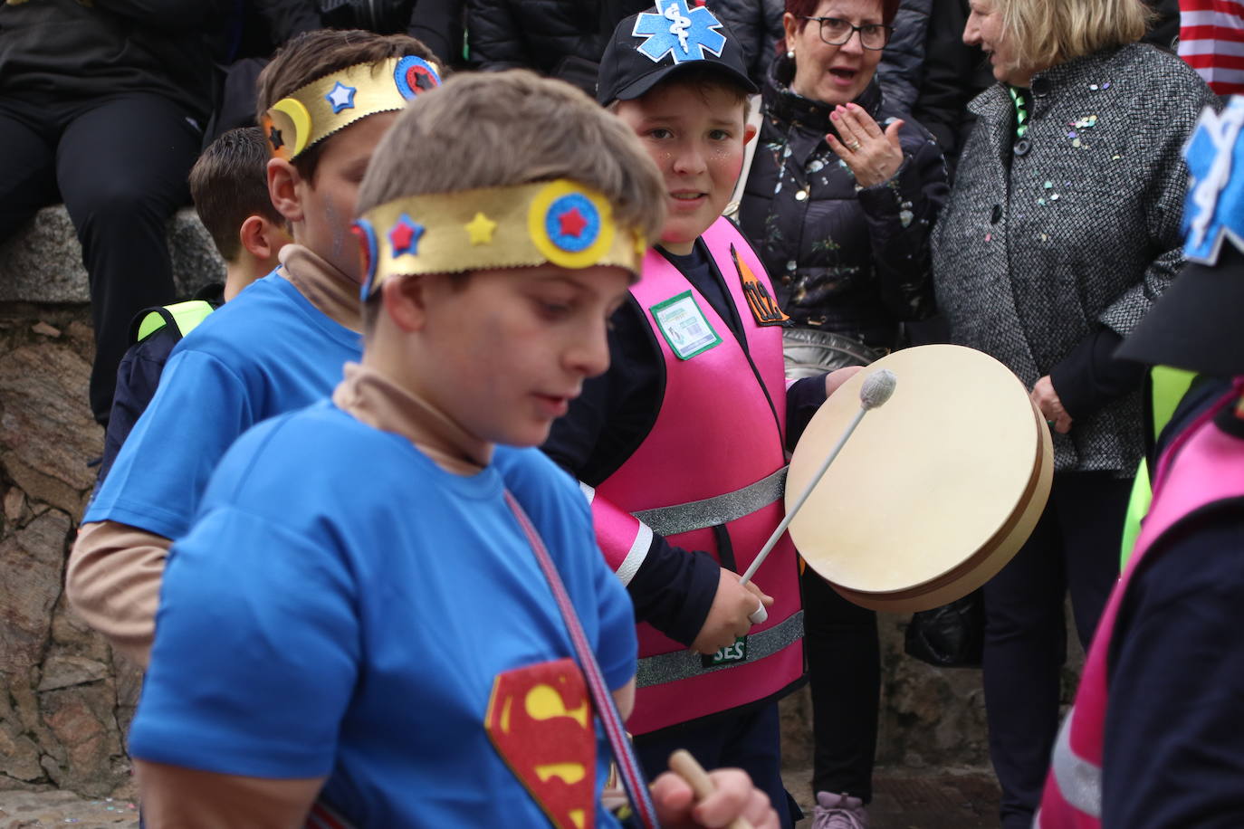 Fotos: Arranca el Carnaval en Jerez de los Caballeros con el desfile de los centros educativos