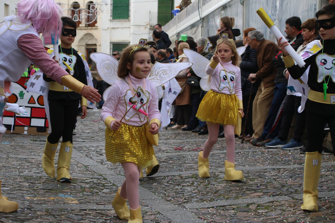 Fotos: Arranca el Carnaval en Jerez de los Caballeros con el desfile de los centros educativos