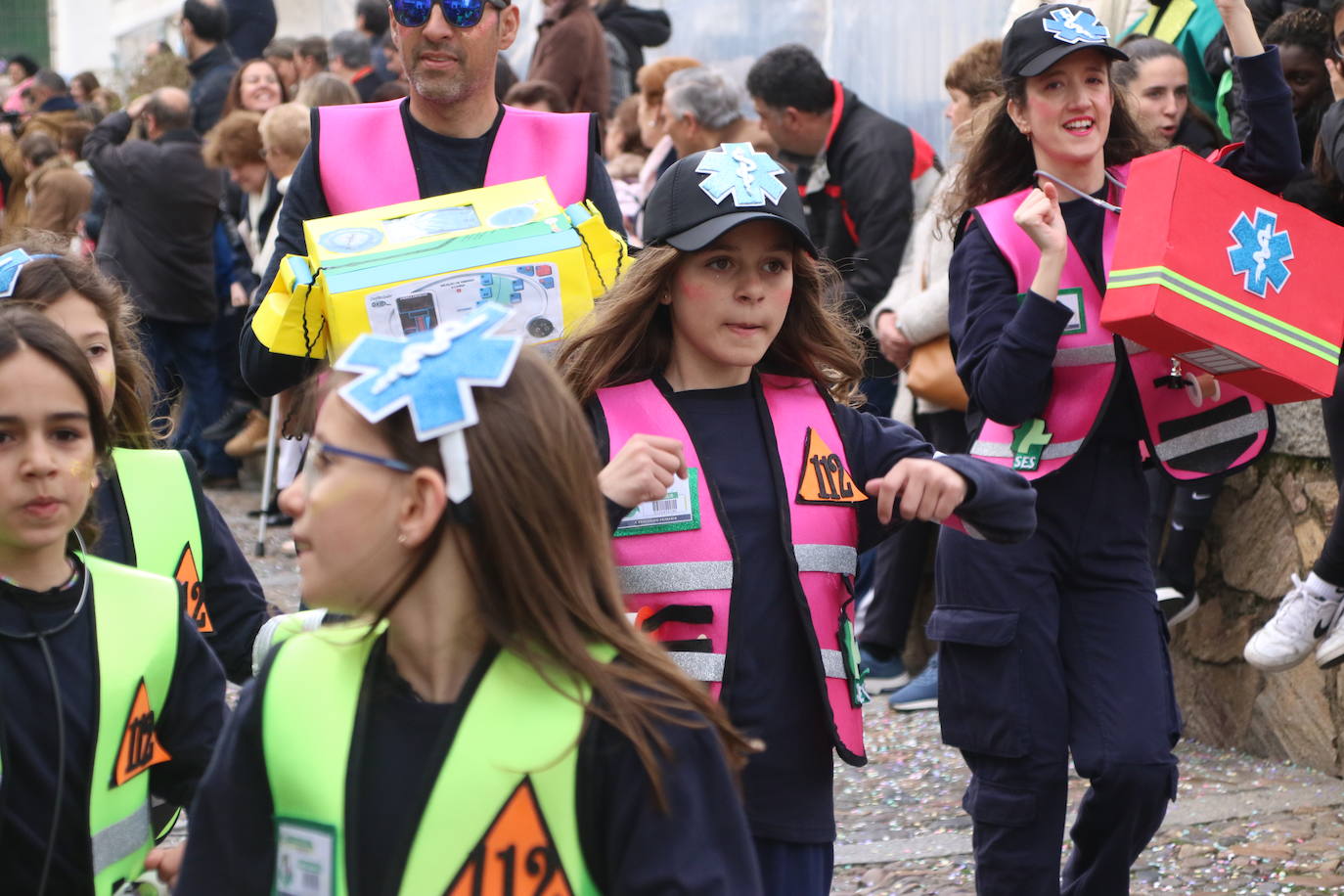 Fotos: Arranca el Carnaval en Jerez de los Caballeros con el desfile de los centros educativos
