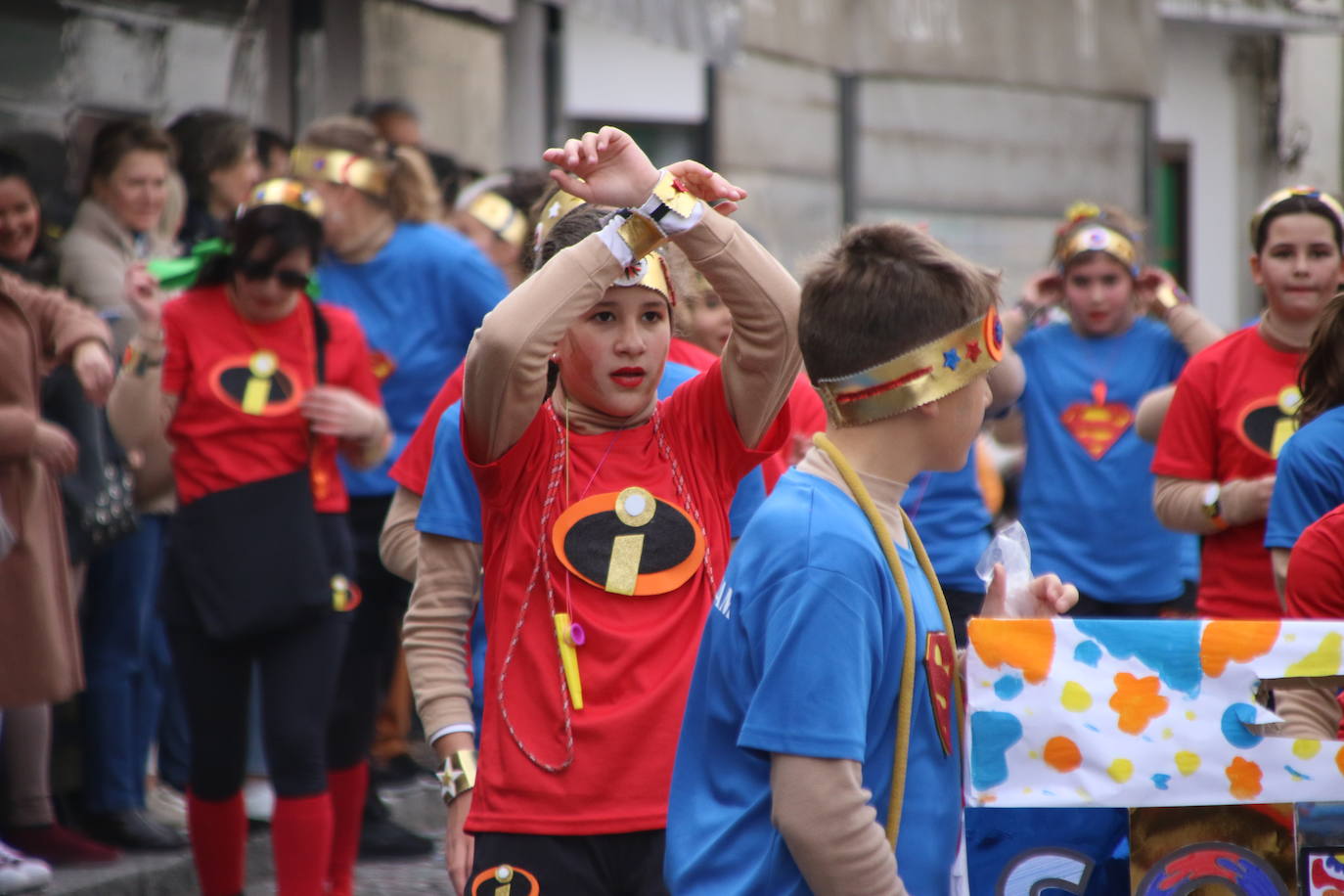 Fotos: Arranca el Carnaval en Jerez de los Caballeros con el desfile de los centros educativos