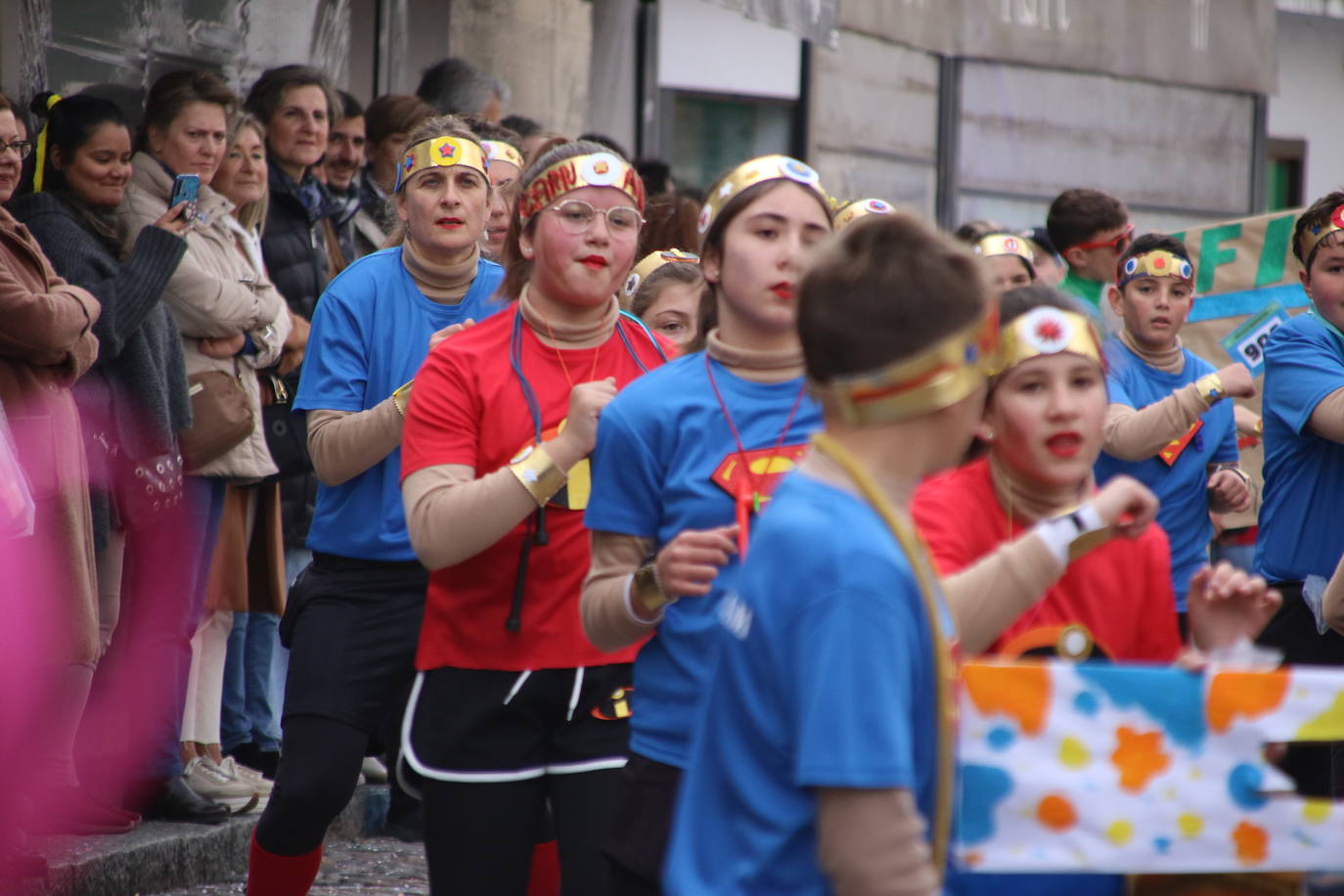 Fotos: Arranca el Carnaval en Jerez de los Caballeros con el desfile de los centros educativos