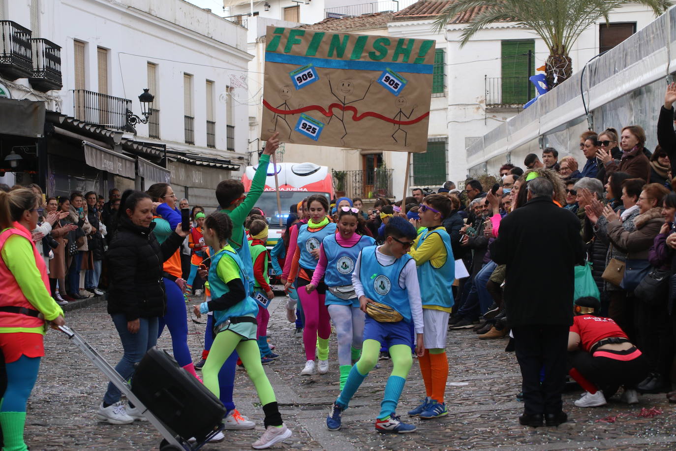 Fotos: Arranca el Carnaval en Jerez de los Caballeros con el desfile de los centros educativos