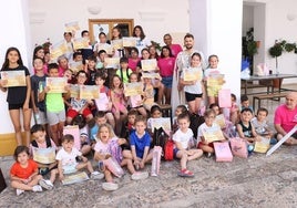 Al finalizar todos los pequeños recibieron un diploma y un obsequio.
