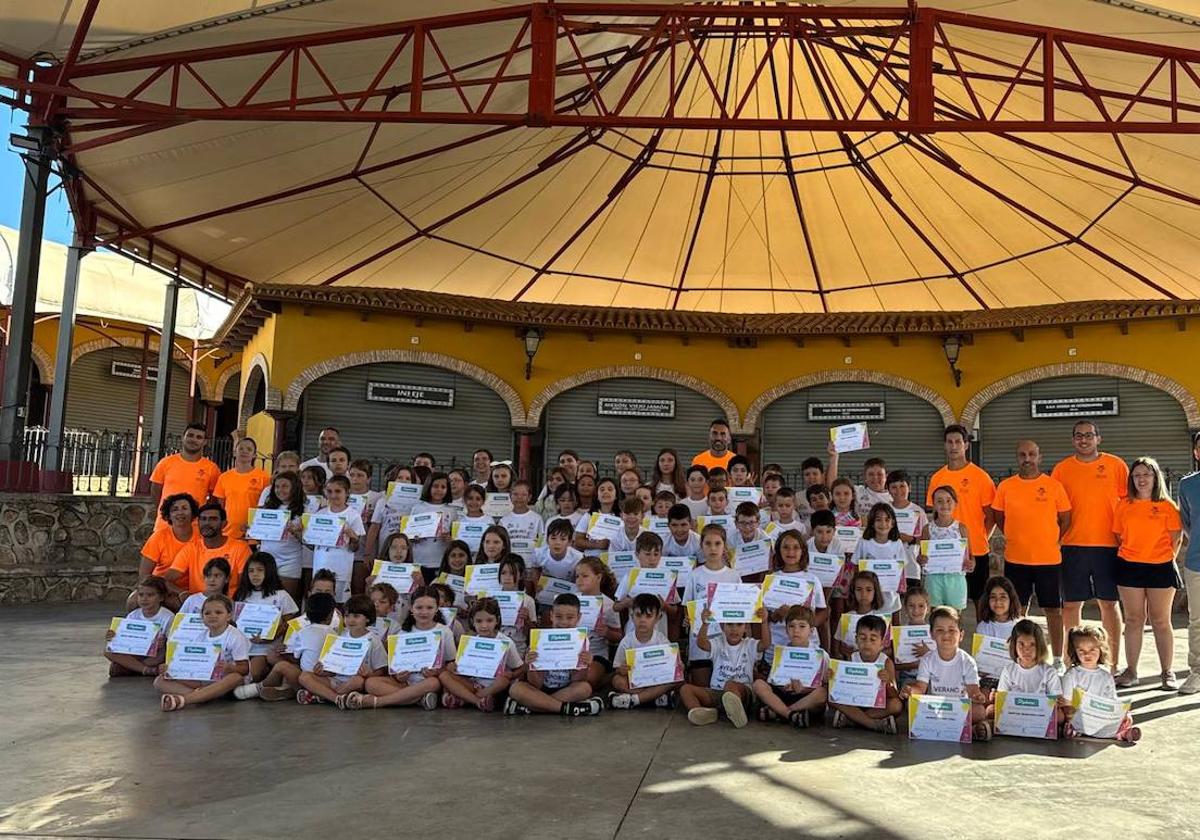 100 niños han participado en la primera quincena del Campamento Urbano Deportivo de Jerez de los Caballeros