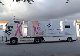 Una unidad móvil del Programa de Detección Precoz del Cáncer de Mama del SES se encuentra en la zona de salud de Jerez de los Caballeros