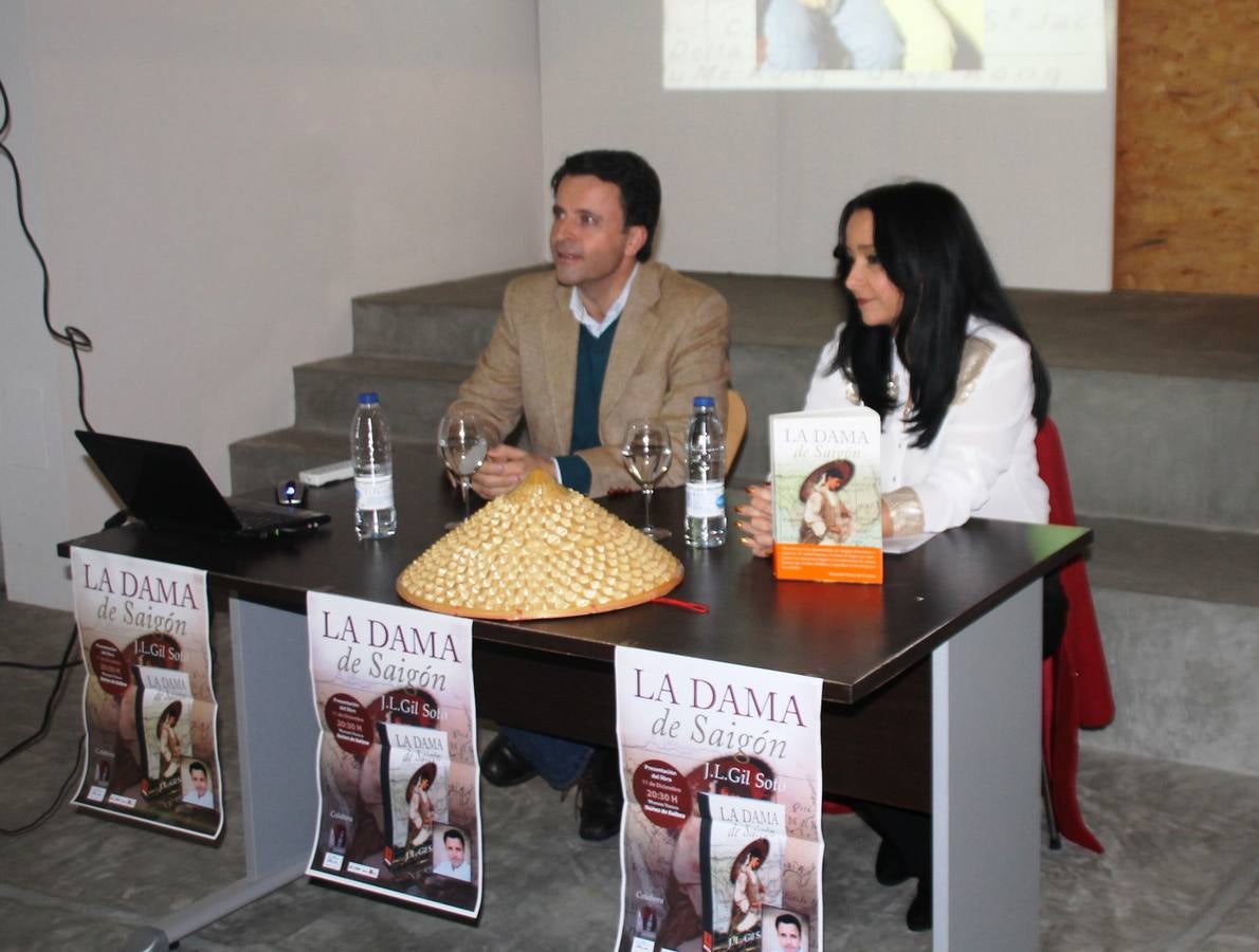 José Luis Gil Soto presenta en Jerez su tercera novela, “La Dama de Saigón”