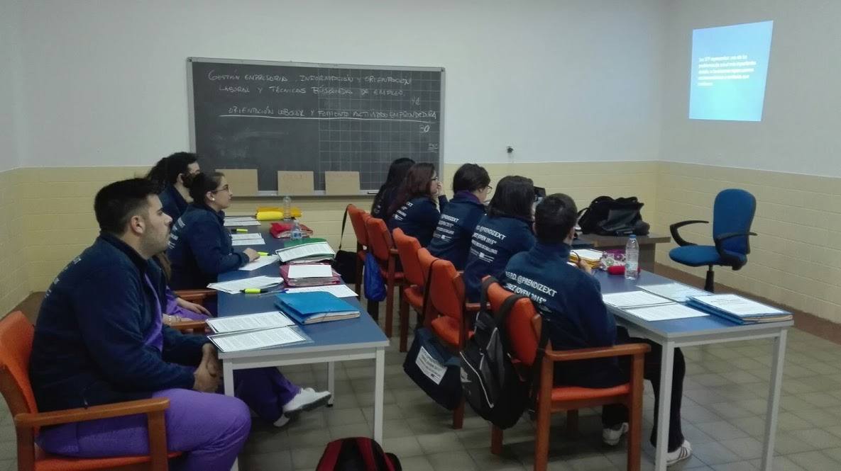 Alumnos y alumnas participantes en el programa, en el aula.