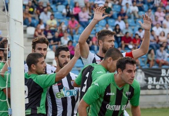 El Jerez defiende el liderato en Fuente de Cantos.