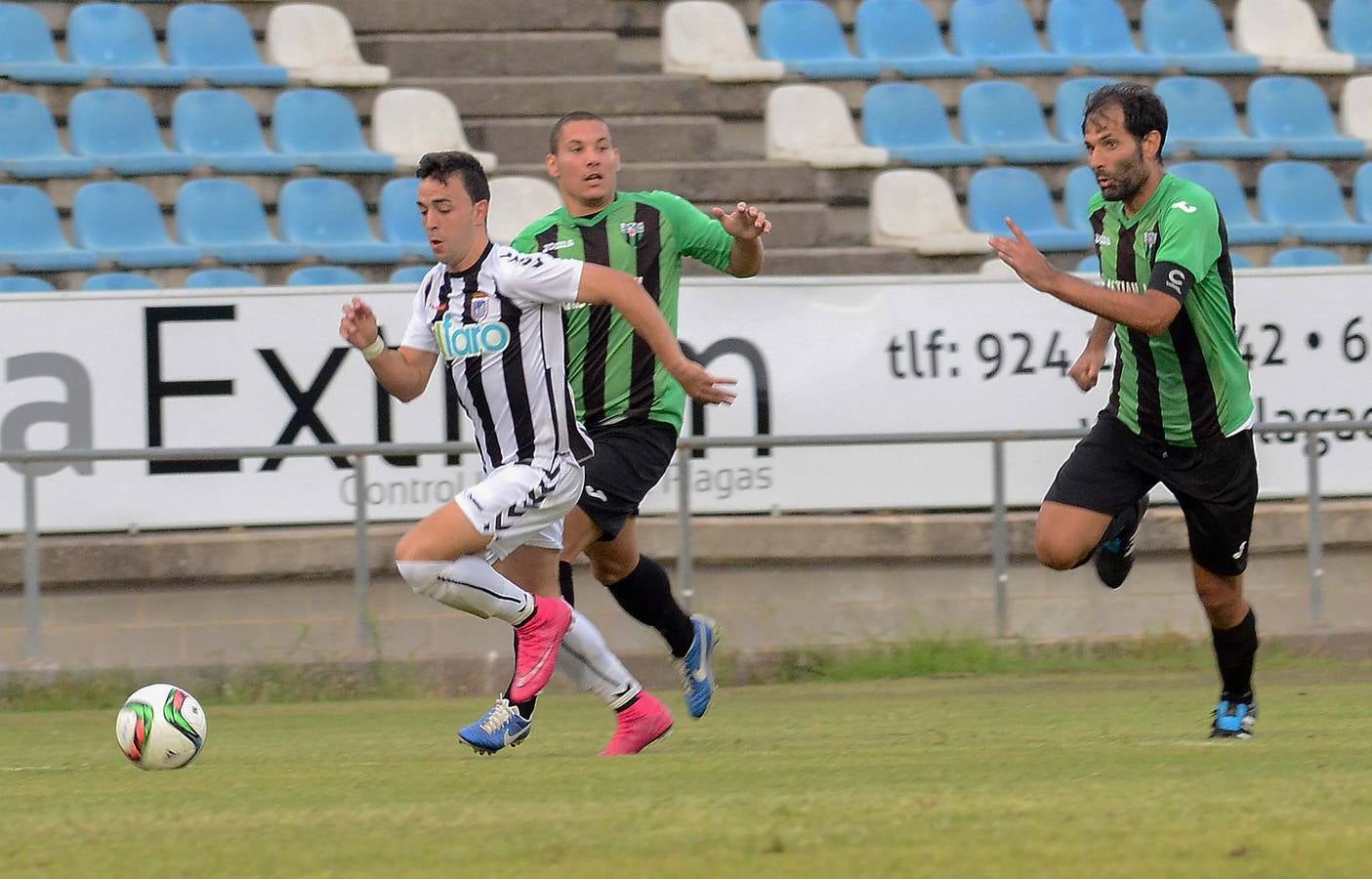 A la derecha de la imagen, el capitán del Jerez, Diego Barrero.