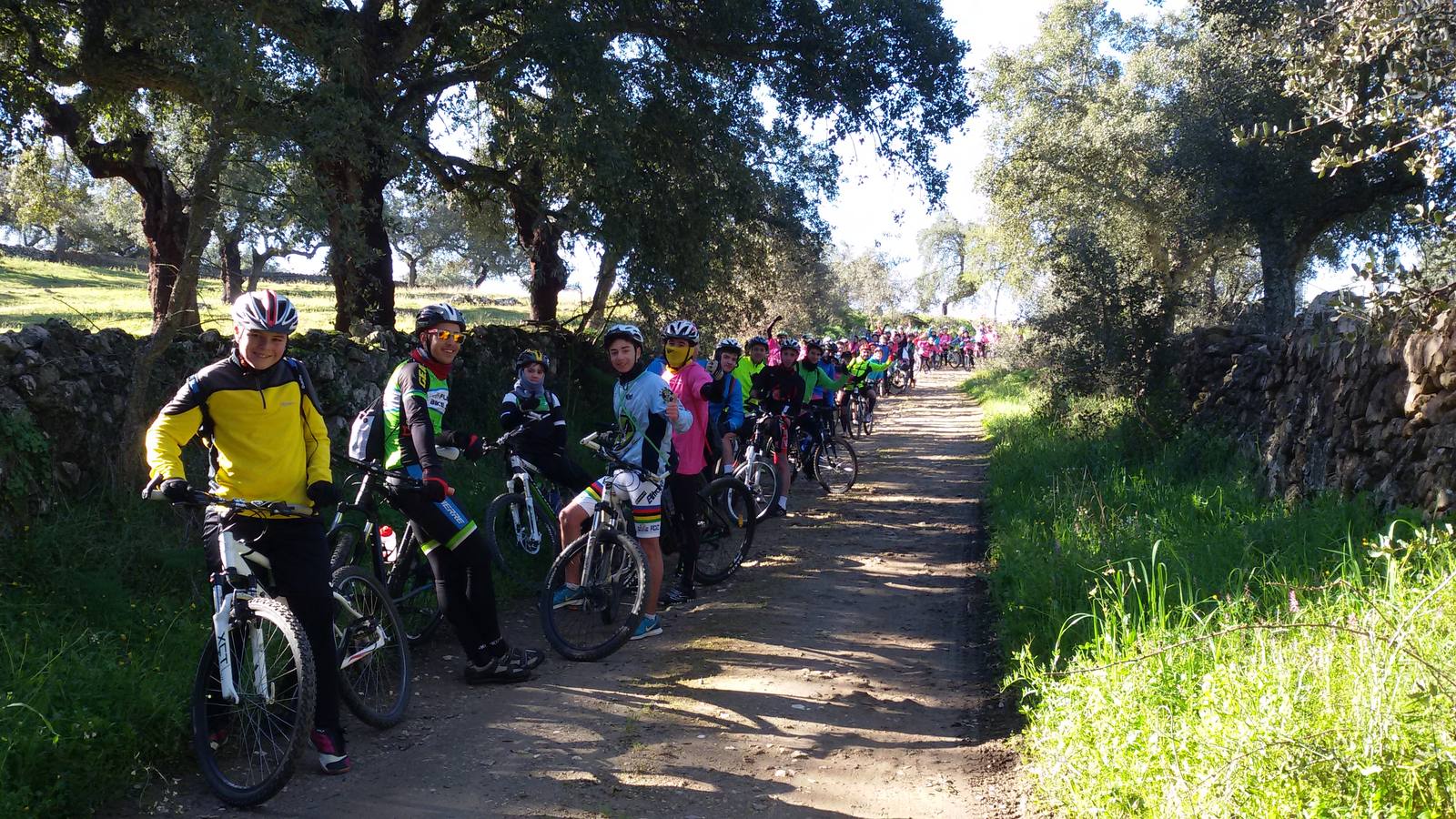 Profesores y alumnos participantes durante la ruta