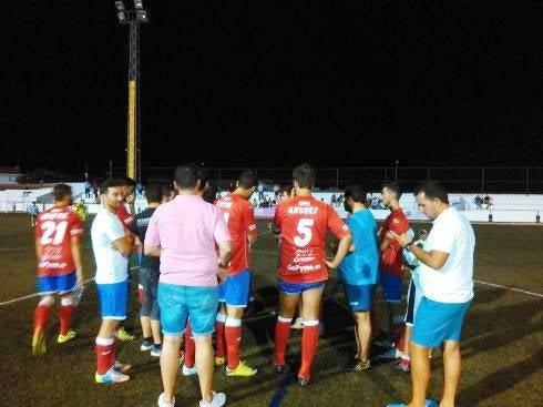 Los jugadores esperan.L.M.