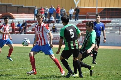 Patri, que será baja por sanción, ante Barrero y Pinto.