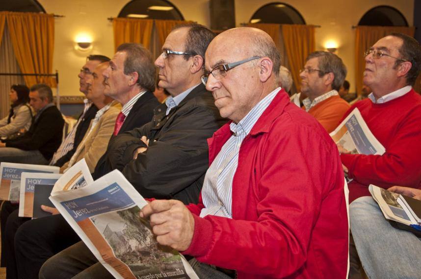 Asistentes a la presentación de HOY Jerez de los Caballeros, hace cinco años, con el primer número de su edición impresa. 