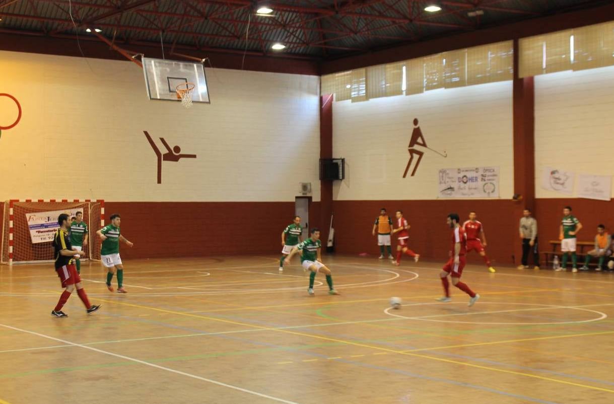 El conjunto jerezano aguantó la presión del Montijo que sacó portero-jugador en los minutos finales.