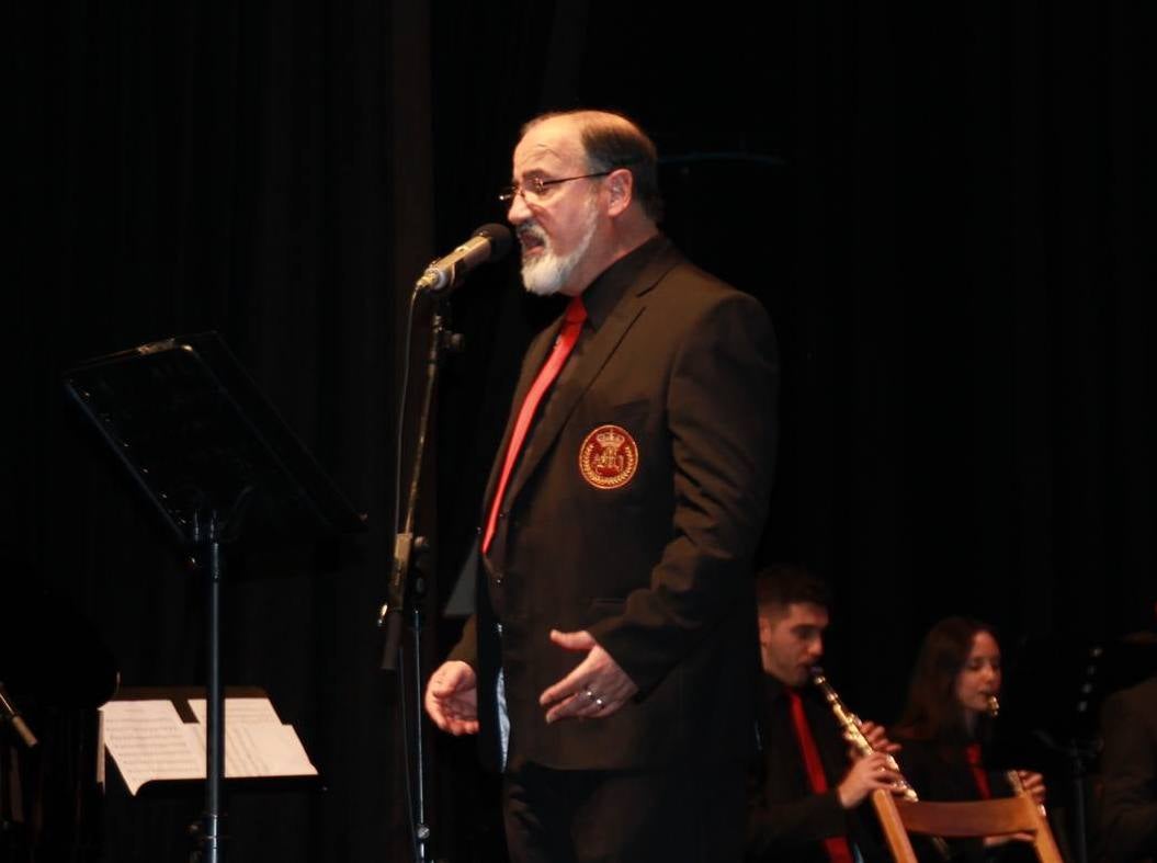 Rafael Carrasco González agradeció este homenaje cantando a su ciudad, Jefez de los Caballeros.