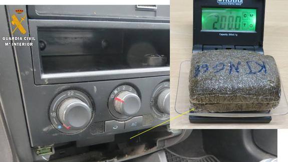 Droga oculta en el salpicadero del vehículo.HOY.es