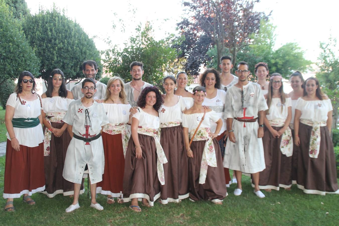 Alumnos, monitoras y directora de la Escuela Profesional durante su participación en el Festival templario.P.D.