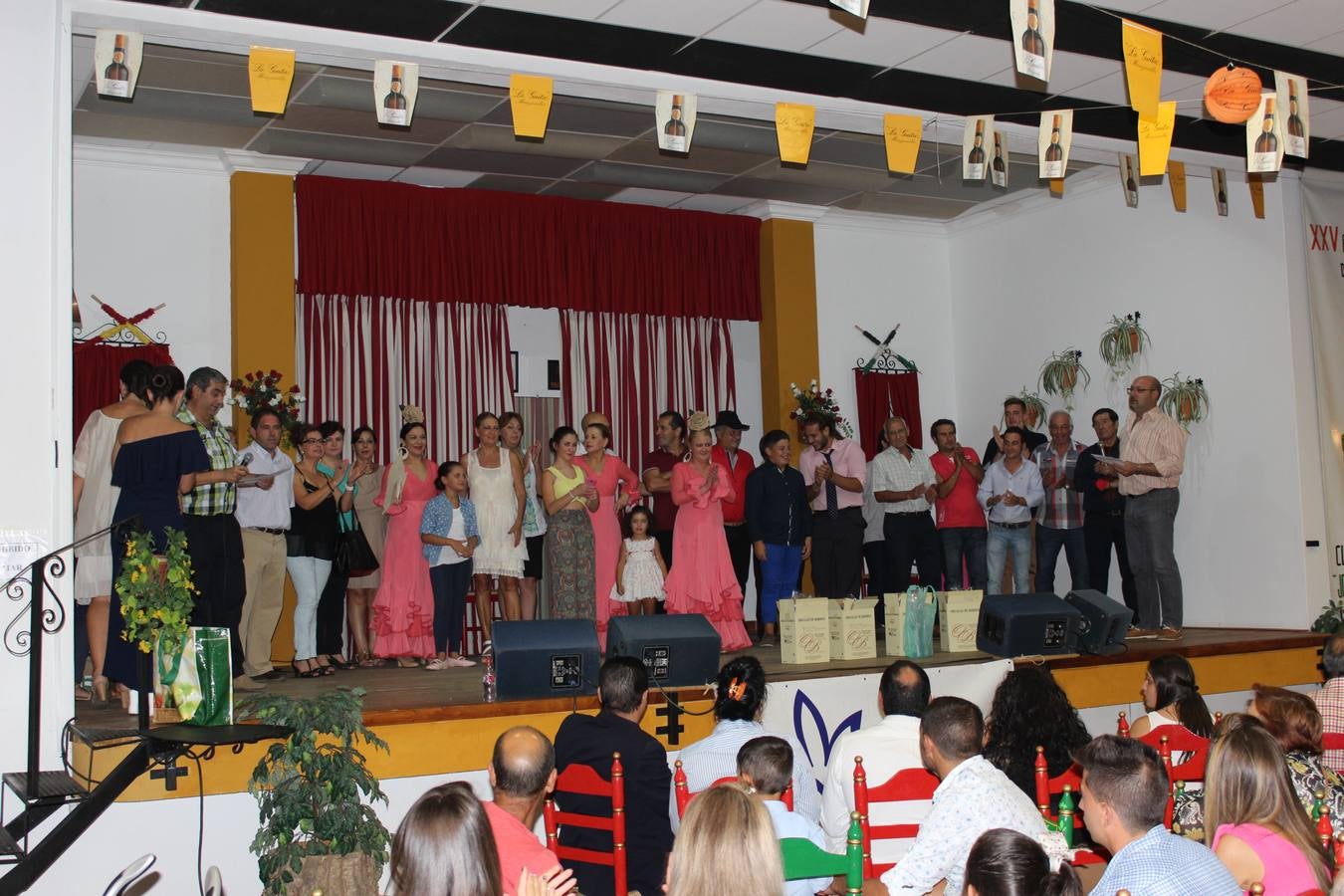 Pafrticipantes en una edición anterior del bingo solidario de AFIJER.Archivo HOY Jerez.