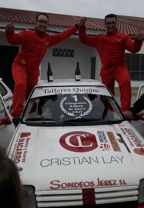 Los hermanos Jesús y Sergio Castilla celebrando su triunfo. 