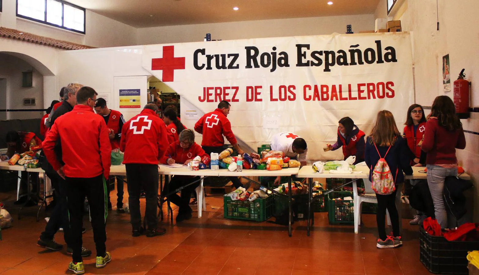 La ayuda ercabada ya está en el almacén de alimentos que gestiona la Asamblea local de Cruz Roja.