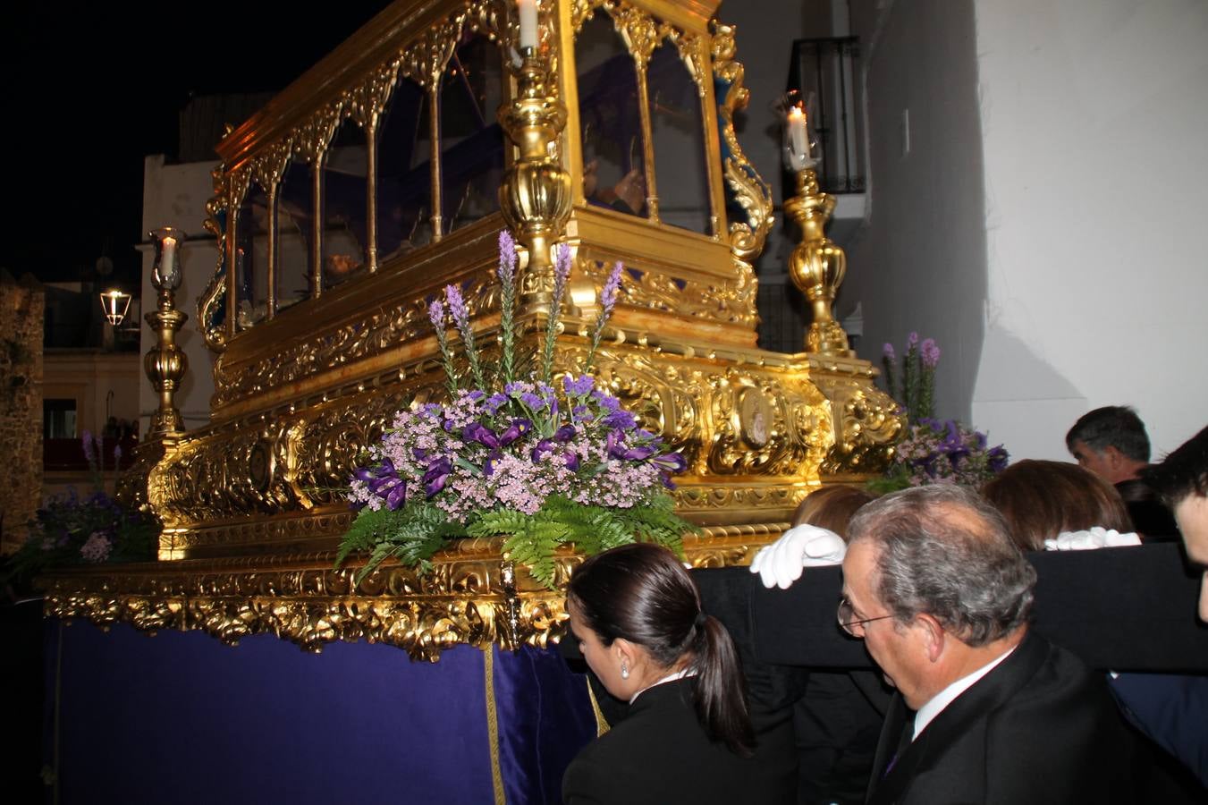 Paso de Jesús yacente en la Procesión oficial del Santo Entierro.