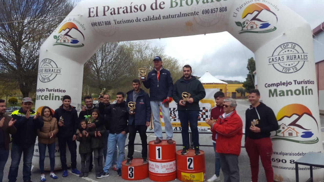 Ganadores en el podio.