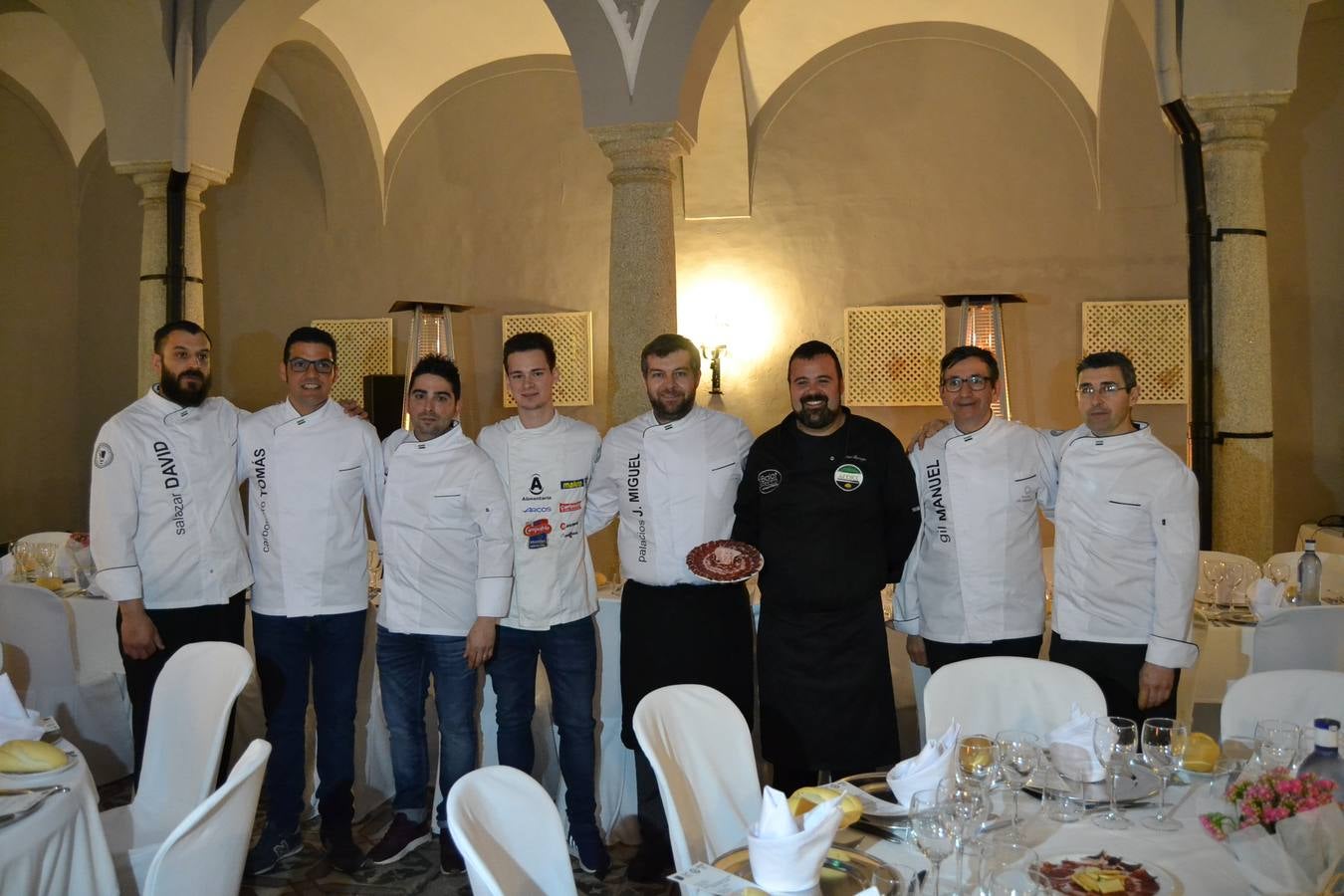 Cocineros encargados de elaborar el menú de esta Cena Maridaje, anoche en el Palacio de Rianzuela. Cristina Pérez Sala Fraile.
