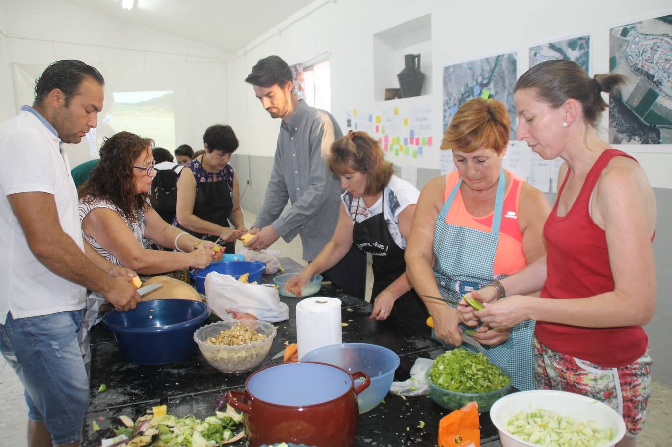 Aquitectos y vecinos protagonizan talleres para poner en valor los recursos y productos tradicionales de esta pedanía de Jerez de los Caballeros.