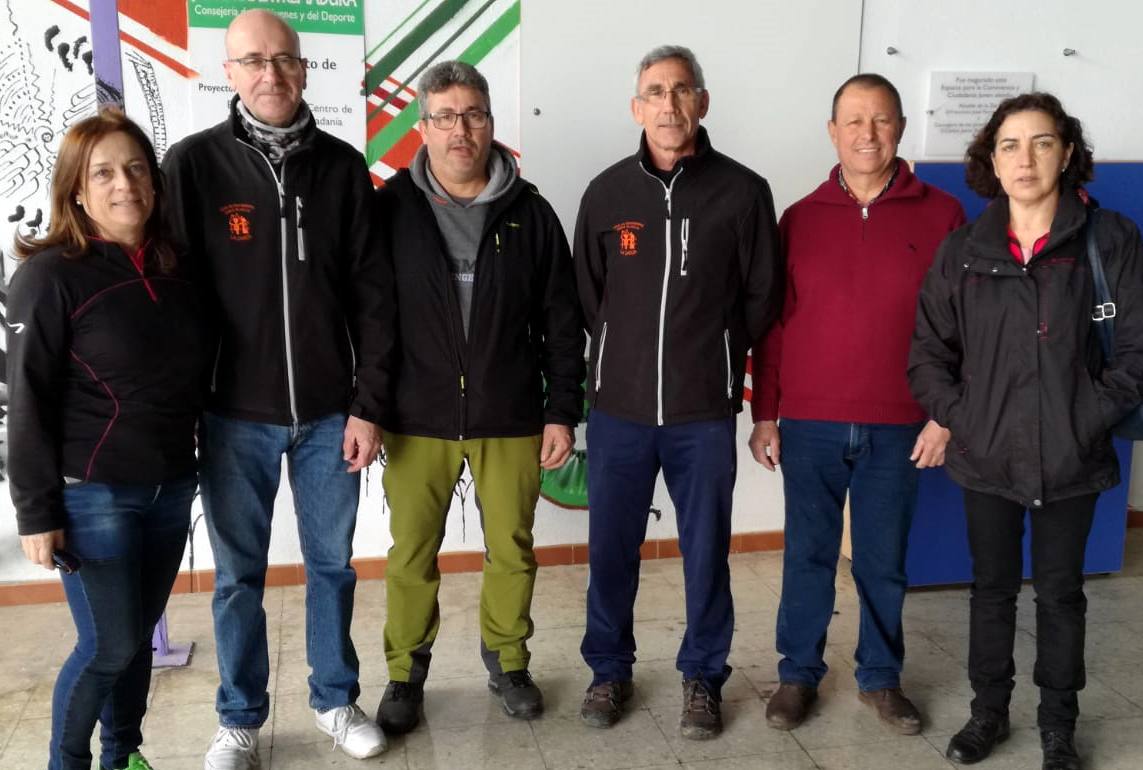 Roque Gómez (tercero dcha.), con algunos miembros de su junta directiva