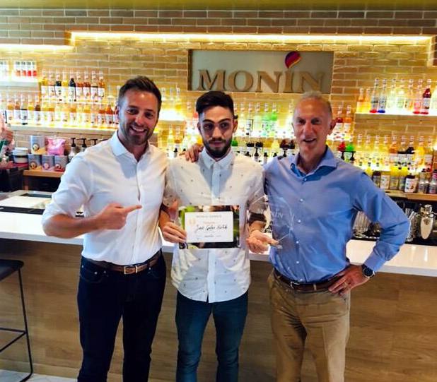 José Galán (centro) acompañado de ejecutivos de la empresa Monin