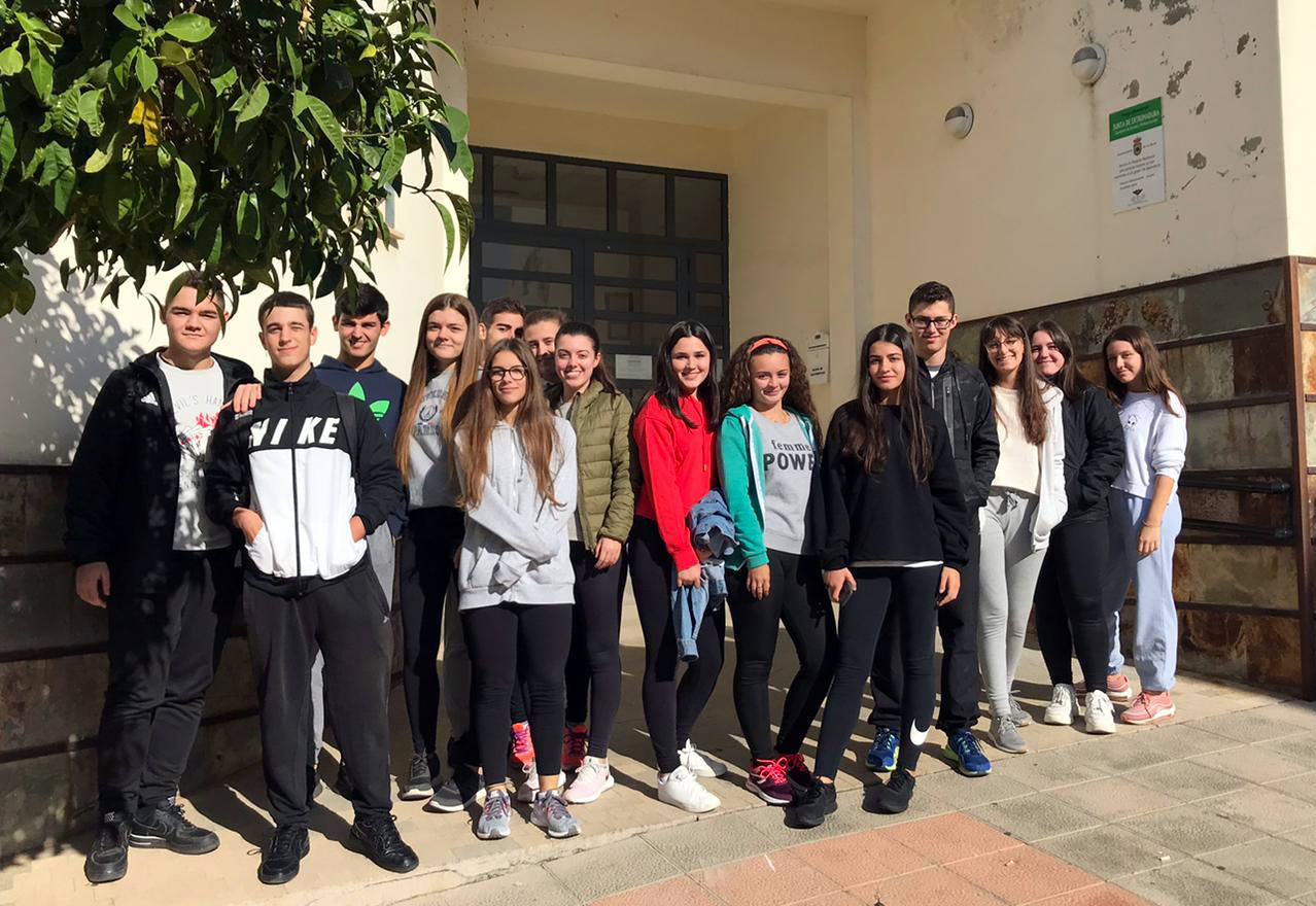 Alumnos del Instituto en la Residencia de Mayores 