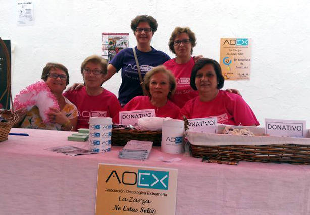Representantes de la asociación local en una de las actividades realizadas 