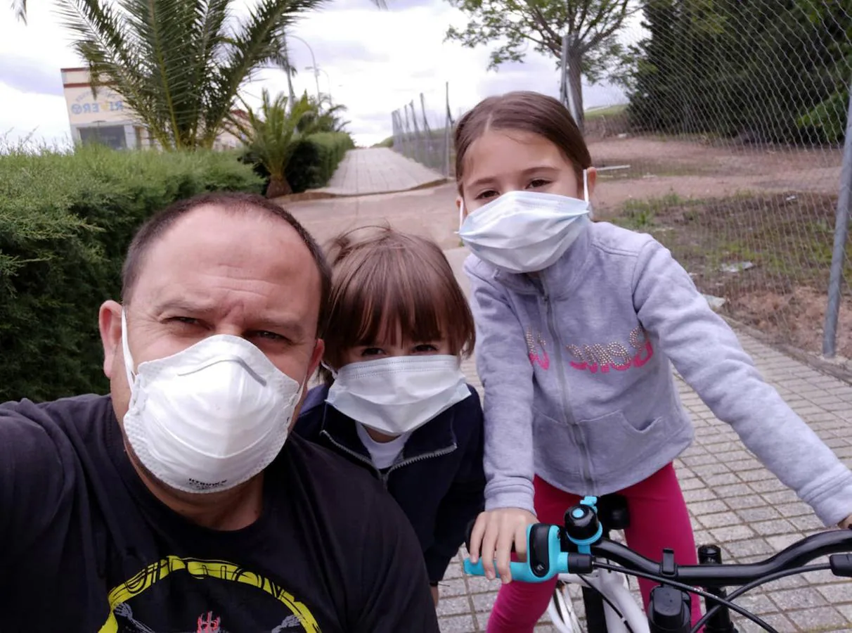 José Luis Guerrero, con sus hijos Pelayo y María