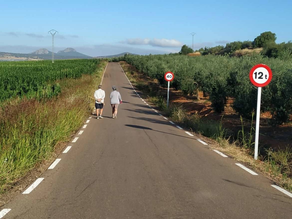 Un tramo del camino recién asfaltado