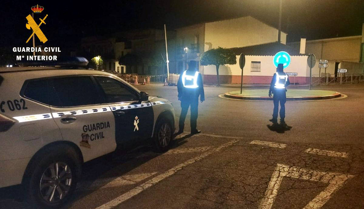 Conrol a la enrada de Oliva de Mérida