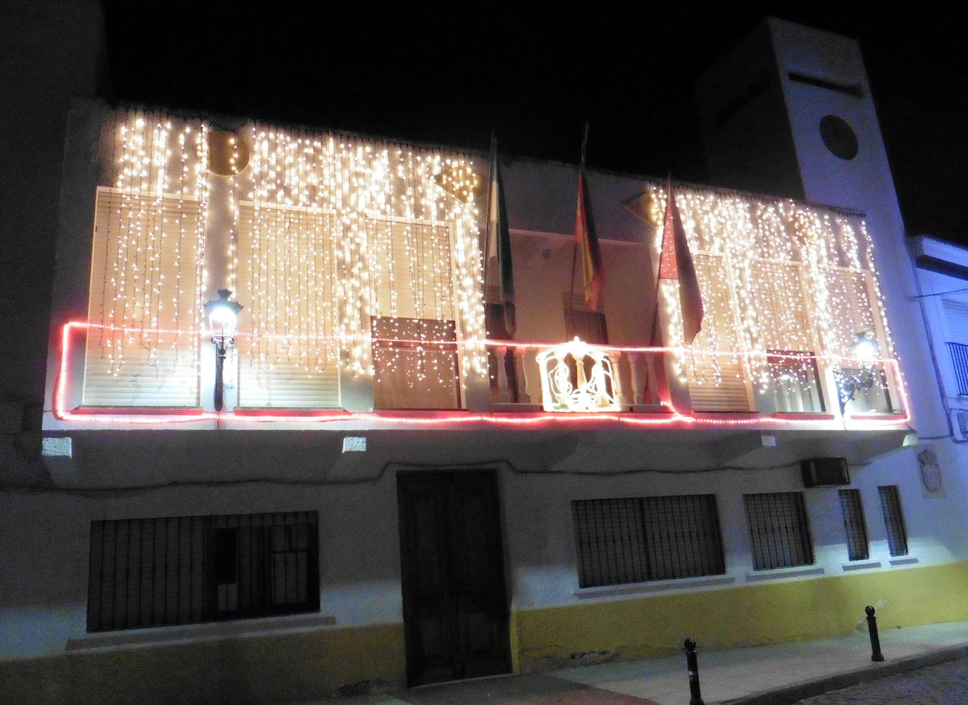 Decoración navideña el año pasado en la fachada del Ayuntamiento
