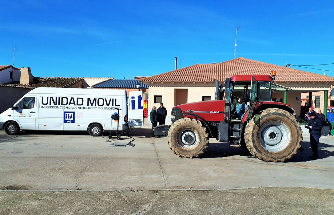 Un tractor durante una inspección