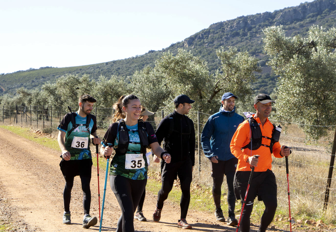 Un gupo de participantes durante el recorrido