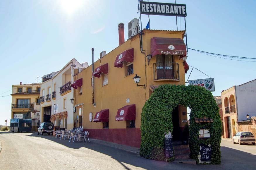 Los bares y restaurantes podrán cerrar una hora y media más tarde en Semana Santa