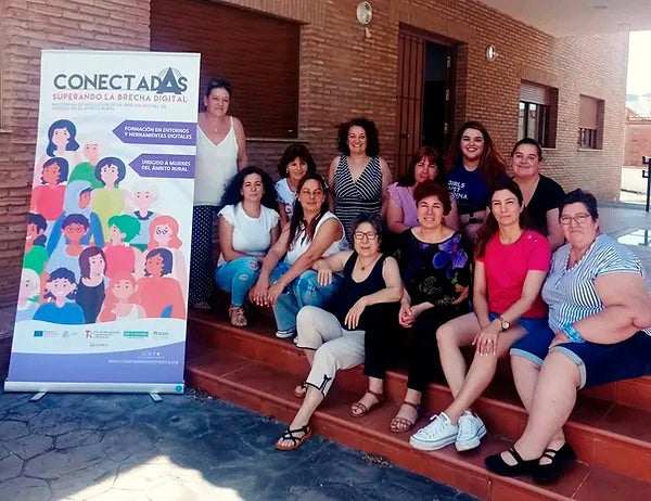 Finaliza el programa de aprendizaje digital 'Conectadas'