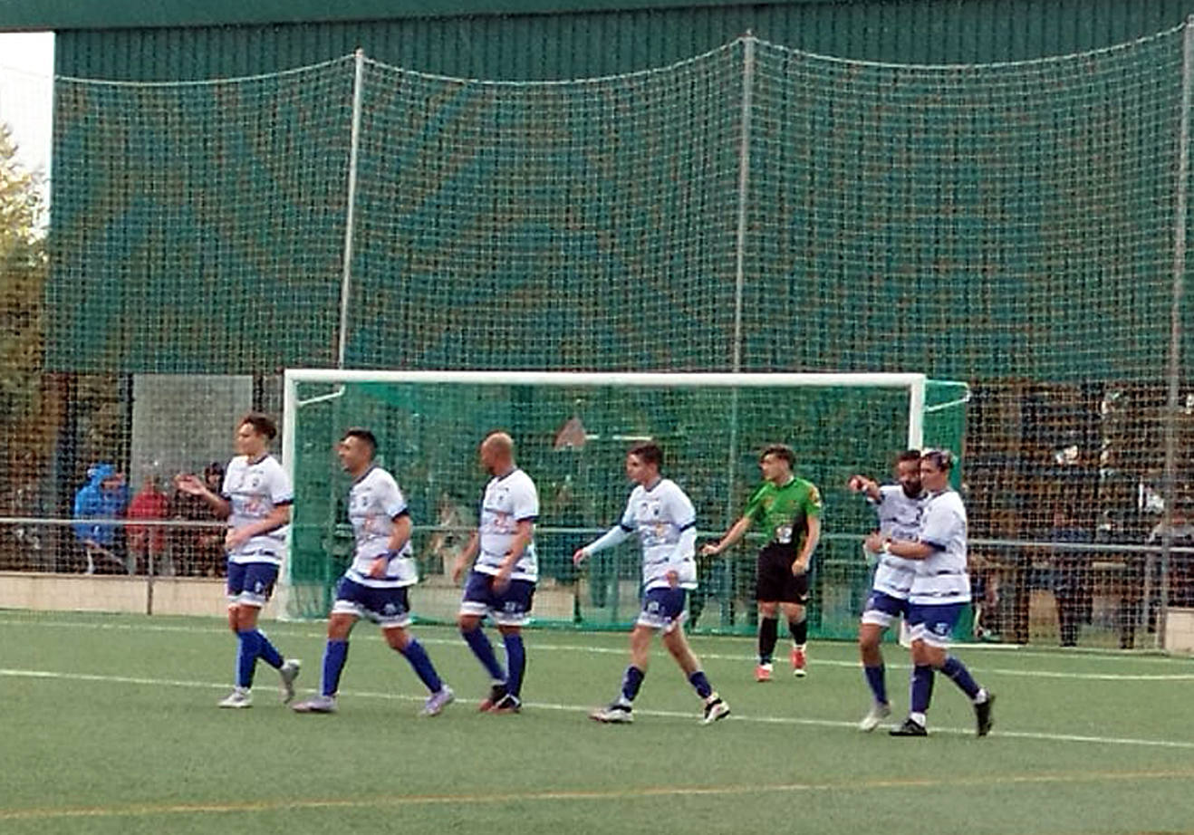 Varios jugadores celebran un gol en la última jornada