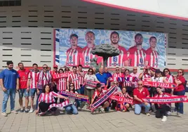 Los peñistas, en las inmediaciones del estadio