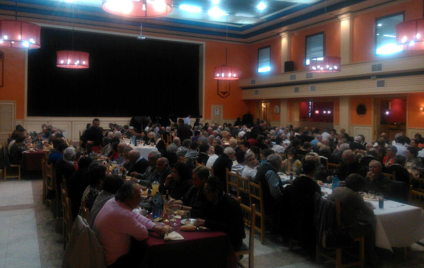 Los pensionistas durante la comida