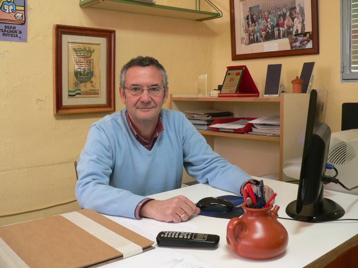 Entrevista a Carlos Salguero, casi 30 años como director del colegio