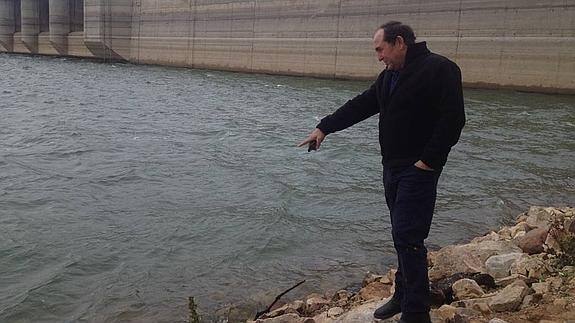 El alcalde de Alange señala el lugar donde apareció el cadáverBRÍGIDO